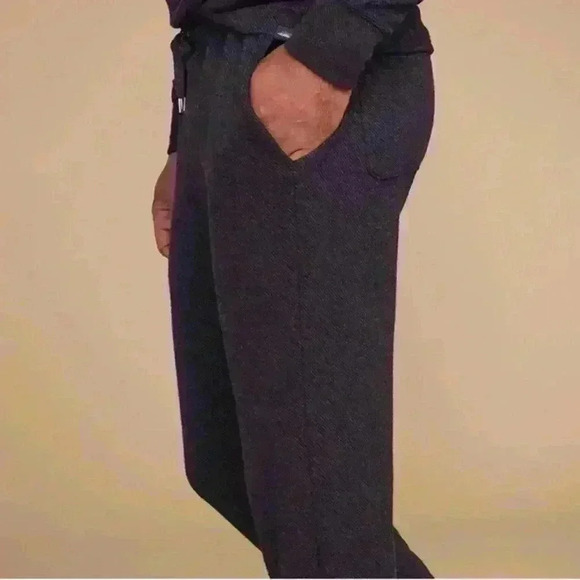 Legend Sweatpant in Heathered Black Twill - Picture 2 of 6